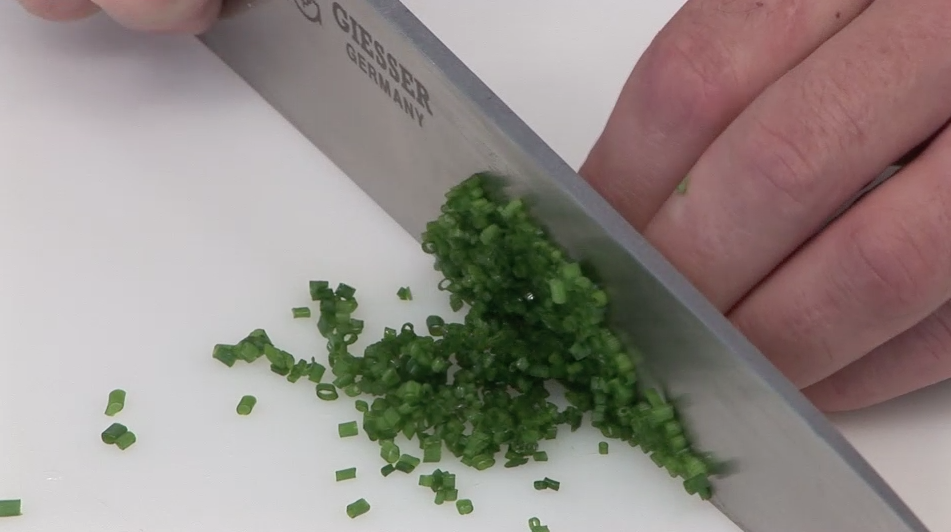 Hacher des herbes
